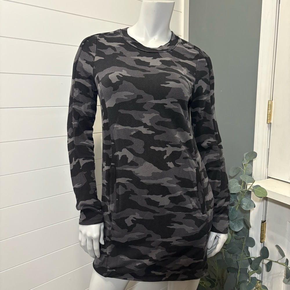 Athleta Balance Black and Gray Camp Printed Long Sleeve Tunic/Dress